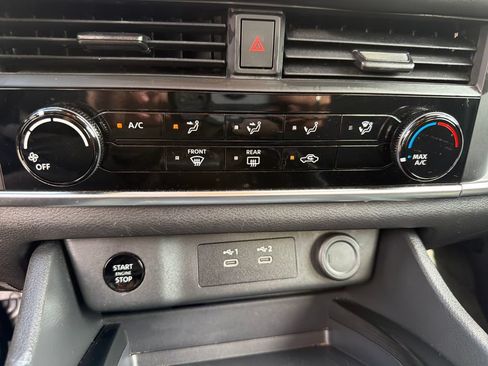 Used 2024 Nissan Rogue S FWD image 36