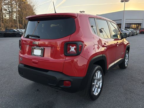 Used 2023 Jeep Renegade Latitude image 6