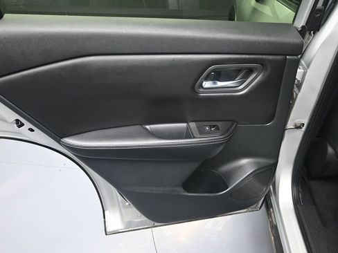 Used 2024 Nissan Rogue SV image 28