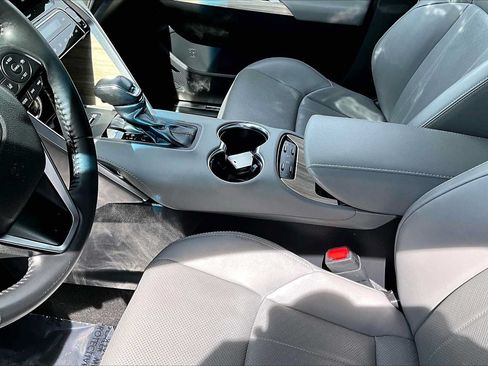 Used 2024 Toyota Venza Limited AWD/4WD image 17