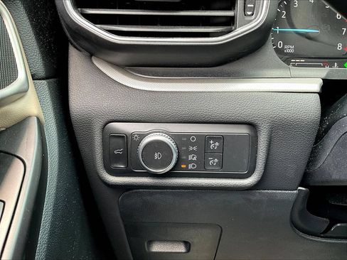 Used 2020 Ford Explorer XLT w/ Equipment Group 202A AWD/4WD image 15