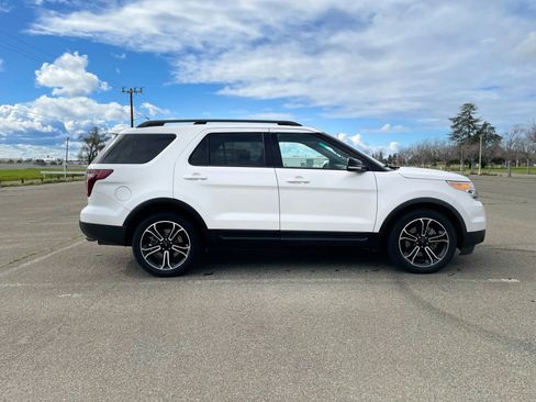 Used 2015 Ford Explorer Sport w/ Equipment Group 401A AWD/4WD image 4