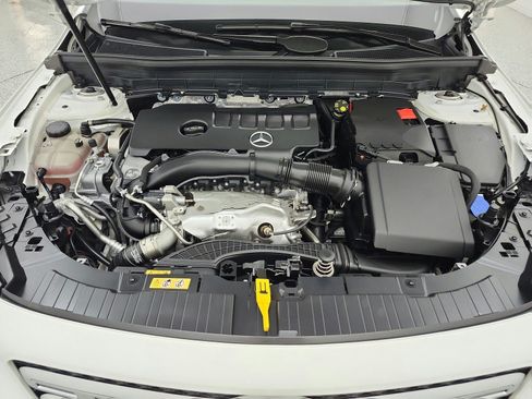 Used 2022 Mercedes-Benz GLB 250 image 16