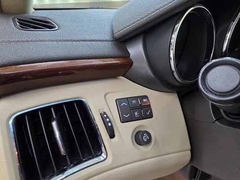 Used 2010 Cadillac CTS Luxury RWD image 31