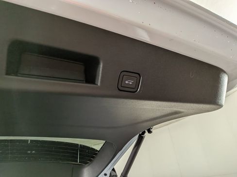 New 2026 GMC Acadia Denali Ultimate w/ LPO, Floor Liner Package AWD/4WD image 11