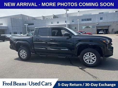 Used 2025 Toyota Tacoma SR5 AWD/4WD image 2