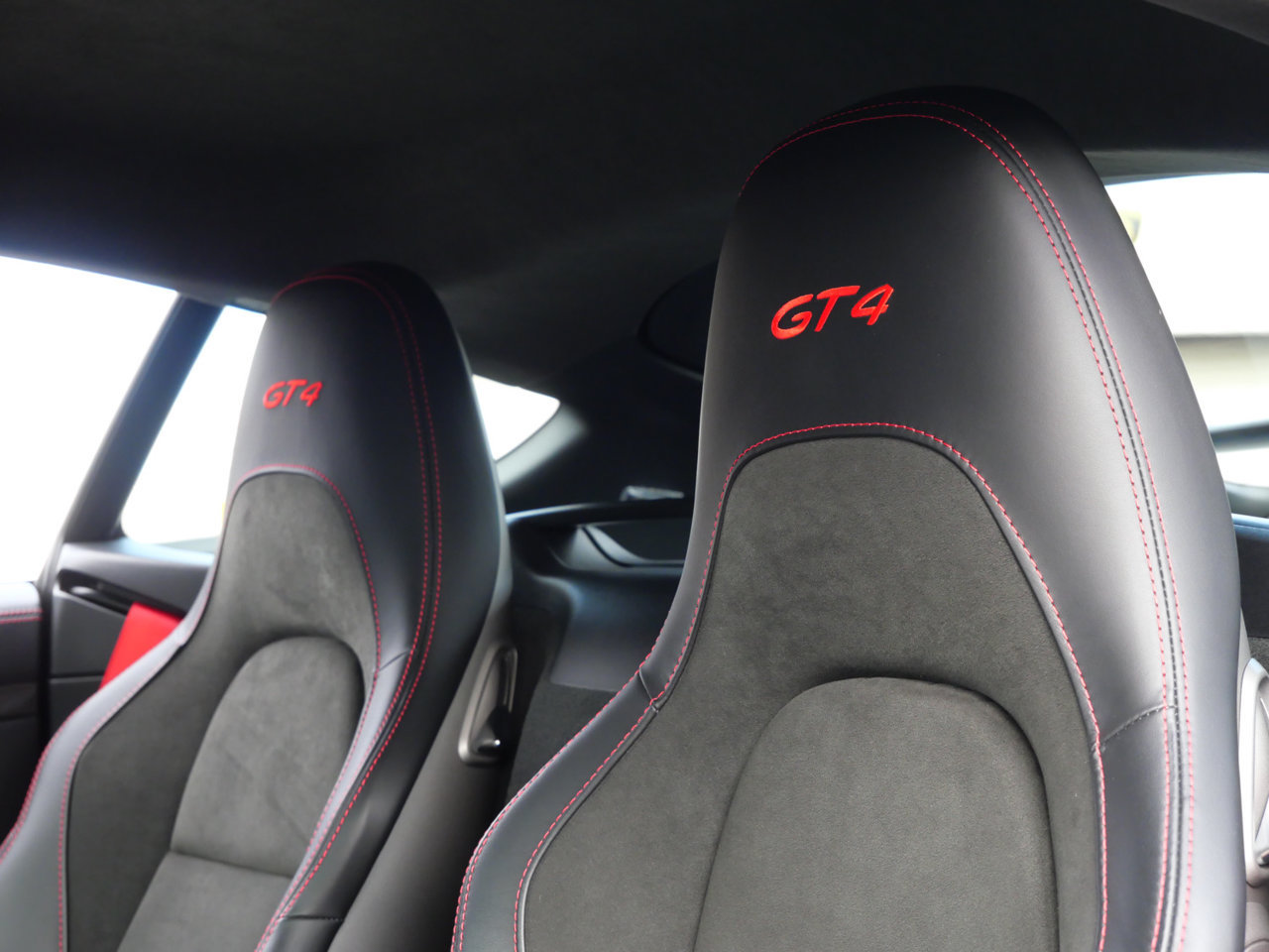 Used 2022 Porsche 718 Cayman GT4 RWD image 24