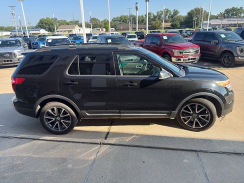 Used 2015 Ford Explorer XLT w/ Equipment Group 202A FWD image 5