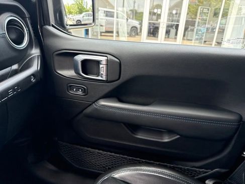 Used 2022 Jeep Wrangler Unlimited Rubicon 4xe w/ Cold Weather Group AWD/4WD image 23