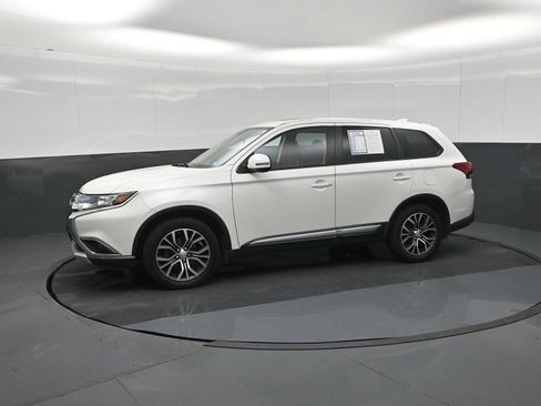 Used 2018 Mitsubishi Outlander SE AWD/4WD image 9