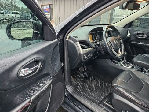 Used 2016 Jeep Cherokee Trailhawk w/ Leather Interior Group image 15