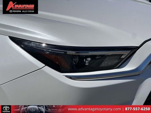 Certified 2024 Toyota Grand Highlander AWD image 12