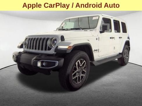 Used 2026 Jeep Wrangler Unlimited Sahara AWD/4WD image 4