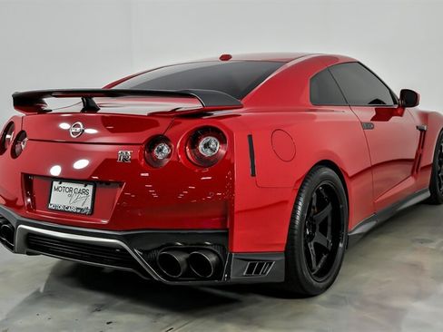 Used 2018 Nissan GT-R Premium AWD/4WD image 12