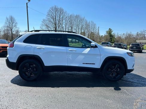 Used 2021 Jeep Cherokee Latitude Plus AWD/4WD image 2