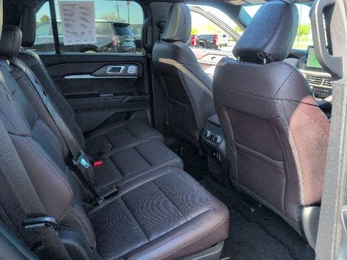 Used 2025 Ford Explorer Platinum AWD/4WD image 47