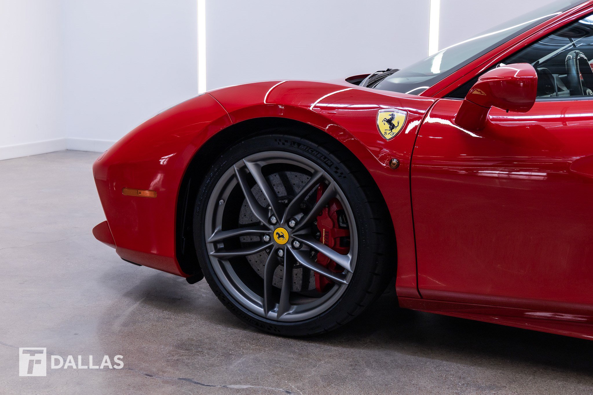 Used 2018 Ferrari 488 GTB RWD image 2