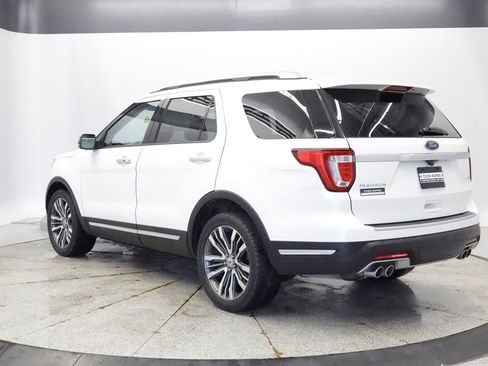 Used 2019 Ford Explorer Platinum AWD/4WD image 3