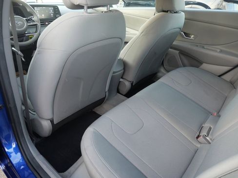 Used 2022 Hyundai Elantra SE w/ Cargo Package image 21