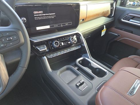 New 2026 GMC Sierra 2500 Denali Ultimate w/ LPO, Black Badging Package image 36