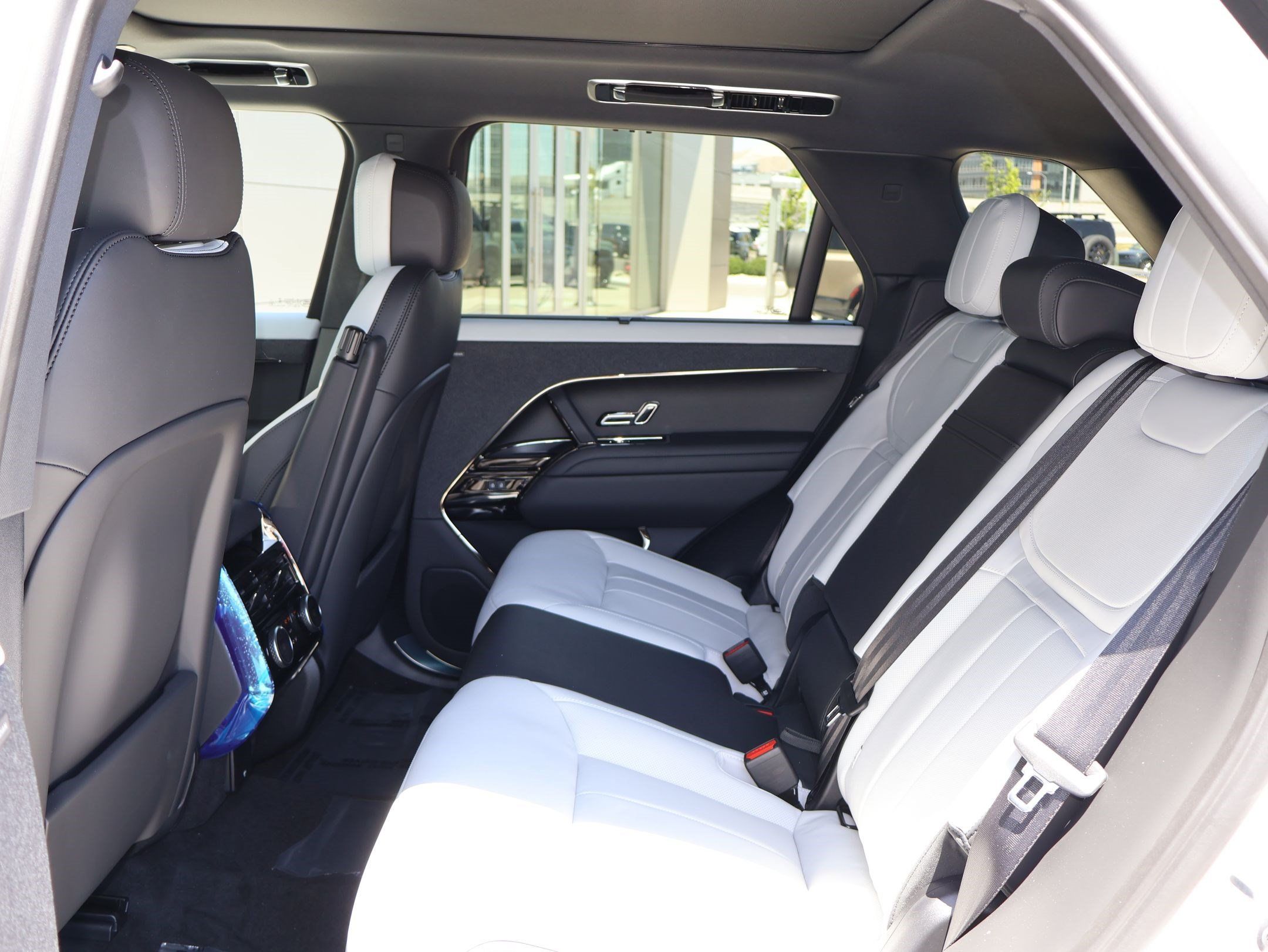 New 2026 Land Rover Range Rover Sport Dynamic SE AWD/4WD image 18