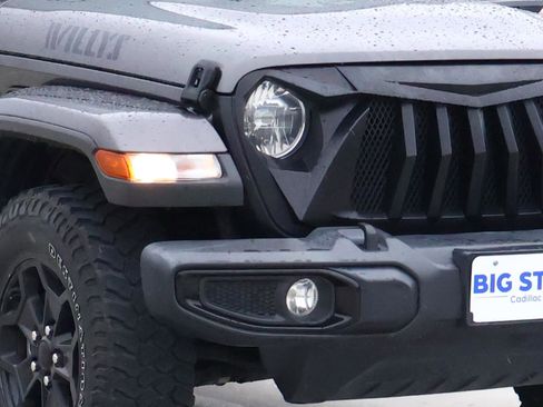 Used 2021 Jeep Gladiator Willys image 8