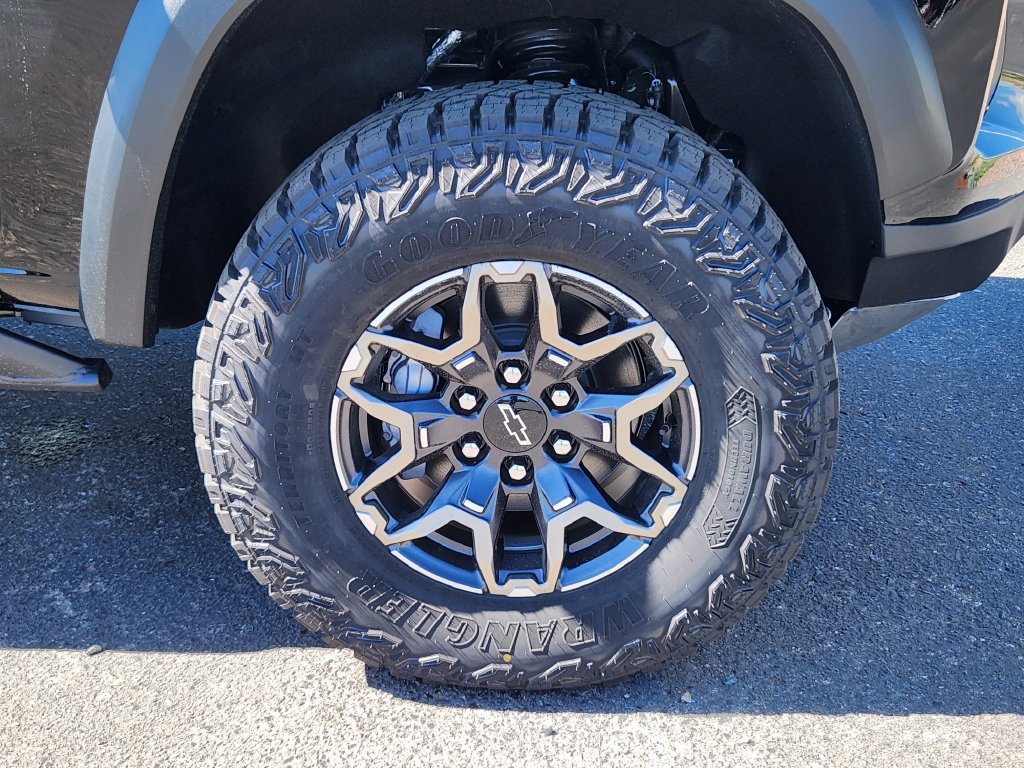 New 2026 Chevrolet Colorado ZR2 w/ Technology Package AWD/4WD image 5