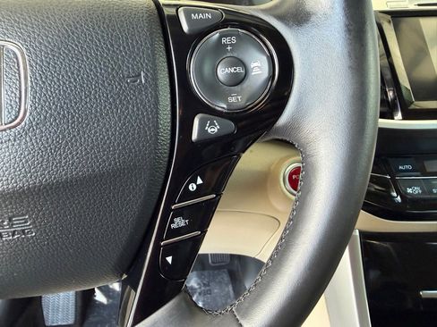 Used 2017 Honda Accord EX-L image 10