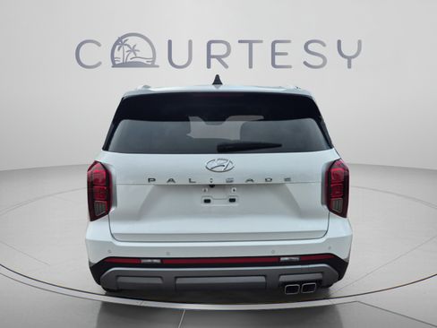 Used 2024 Hyundai Palisade Limited FWD image 4
