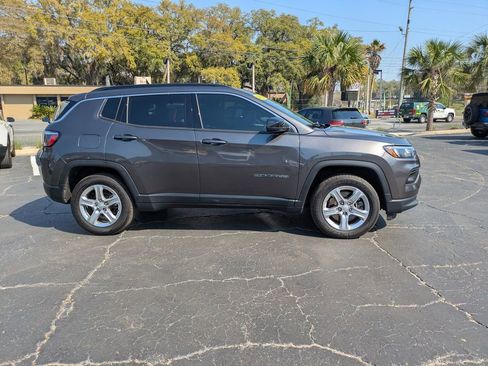 Used 2023 Jeep Compass Latitude image 3