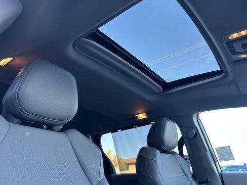 Used 2024 Toyota Sienna XLE w/ XLE Plus Package FWD image 23