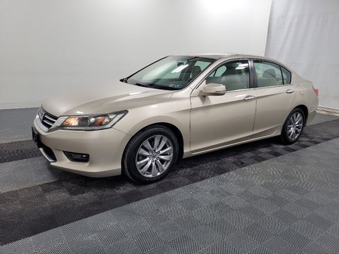 Used 2015 Honda Accord EX image 2