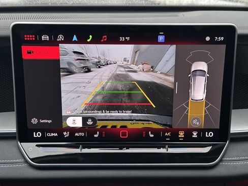 Certified 2025 Volkswagen Tiguan SE image 37