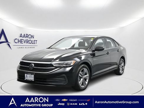 Used 2024 Volkswagen Jetta SE FWD image 1