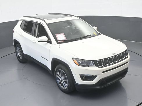Used 2020 Jeep Compass Latitude FWD image 46