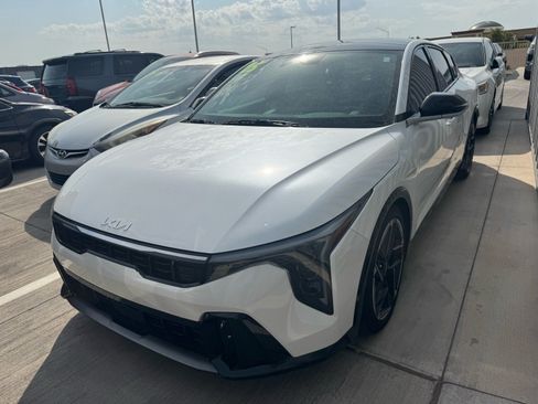 Used 2025 Kia K4 GT-Line w/ GT-Line Premium Package FWD image 2