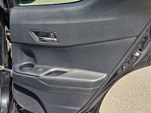 Used 2018 Toyota C-HR XLE FWD image 27