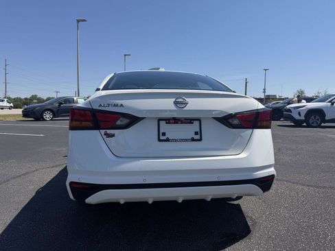 Used 2025 Nissan Altima 2.5 SV FWD image 6