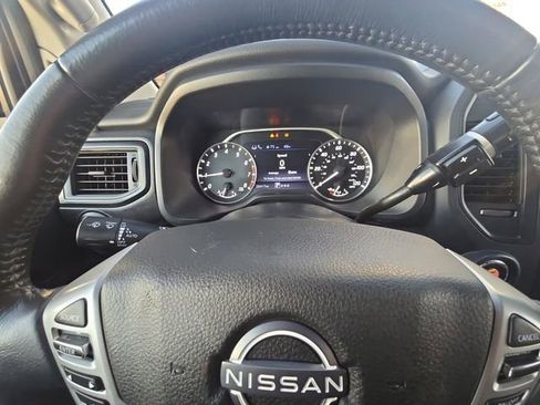 Used 2024 Nissan Titan SV w/ SV Convenience Package image 25