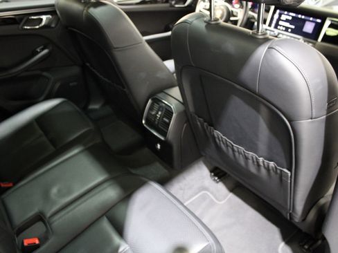 Used 2020 Porsche Macan image 40