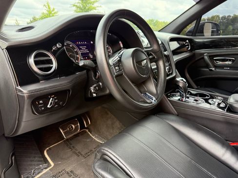 Used 2019 Bentley Bentayga AWD/4WD image 22