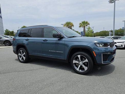Used 2026 Jeep Grand Cherokee L Limited w/ Trailer Tow Package AWD/4WD image 2