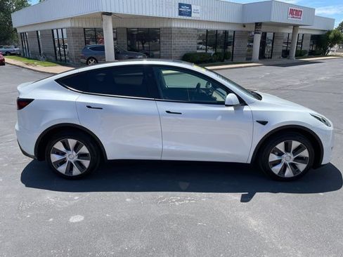 Used 2023 Tesla Model Y Long Range AWD/4WD image 3