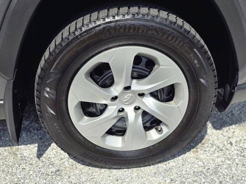 Used 2021 Toyota RAV4 LE AWD/4WD image 33