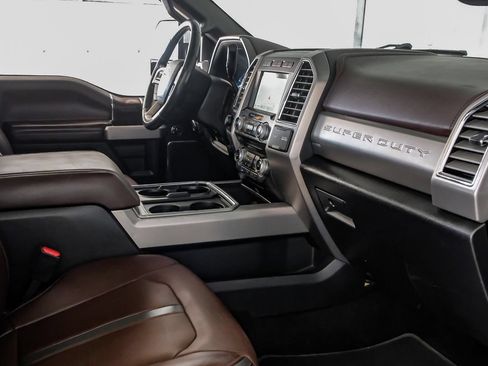 Used 2017 Ford F250 Platinum w/ Platinum Ultimate Package AWD/4WD image 10