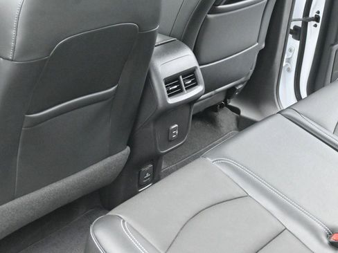 Used 2023 GMC Terrain SLT w/ Elevation Edition image 32