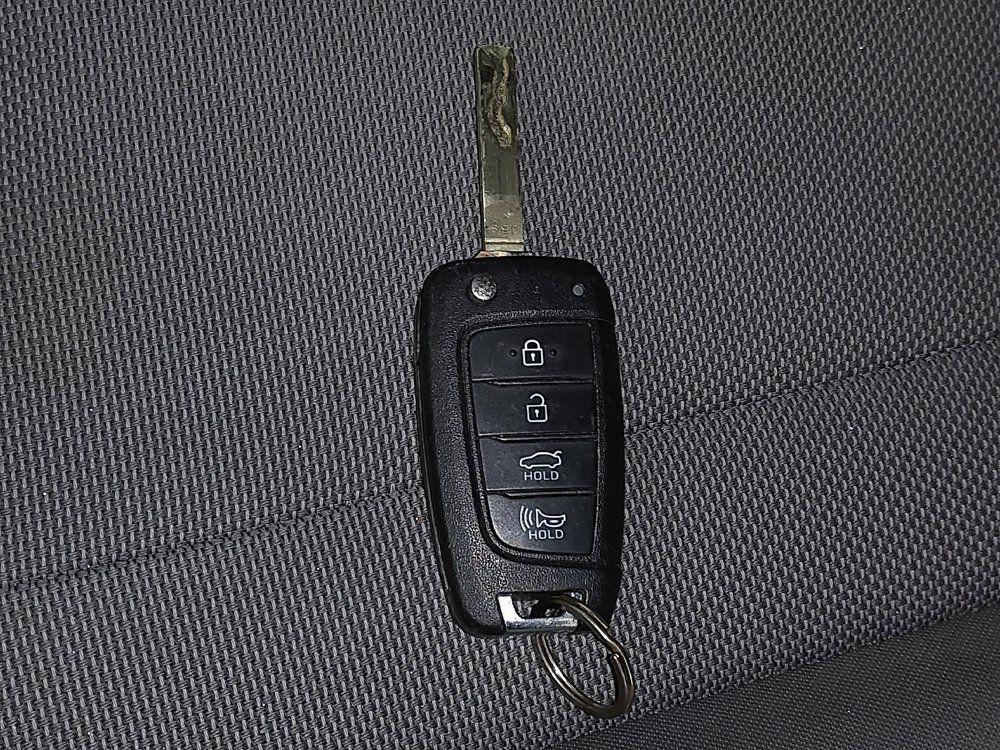 Used 2025 Hyundai Elantra SE FWD image 32