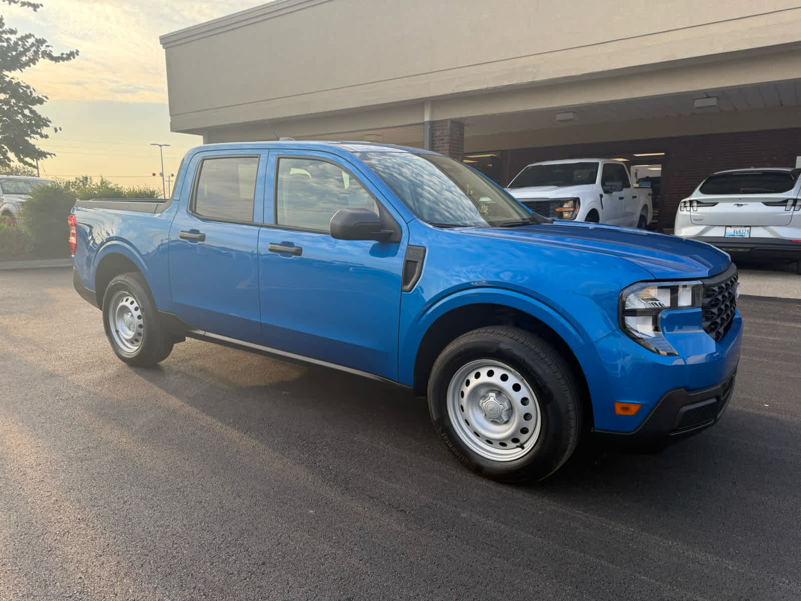 Used 2025 Ford Maverick XL w/ 4K Tow Package AWD/4WD image 1