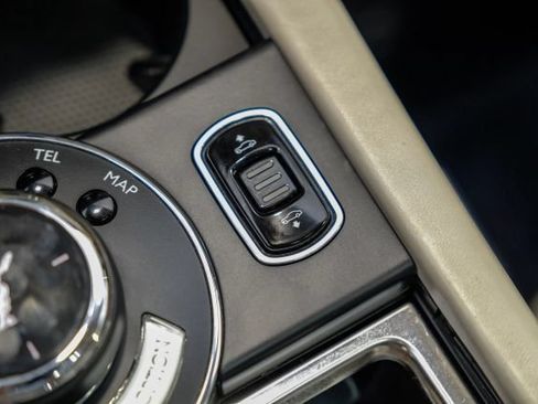 Used 2017 Rolls-Royce Wraith RWD image 31