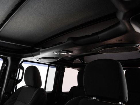 Used 2018 Jeep Wrangler Unlimited Sport S image 27